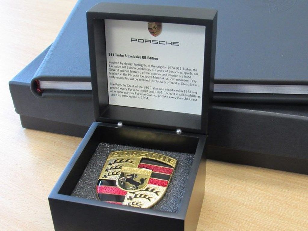 Porsche 911 991 Turbo S GB Edition Crest